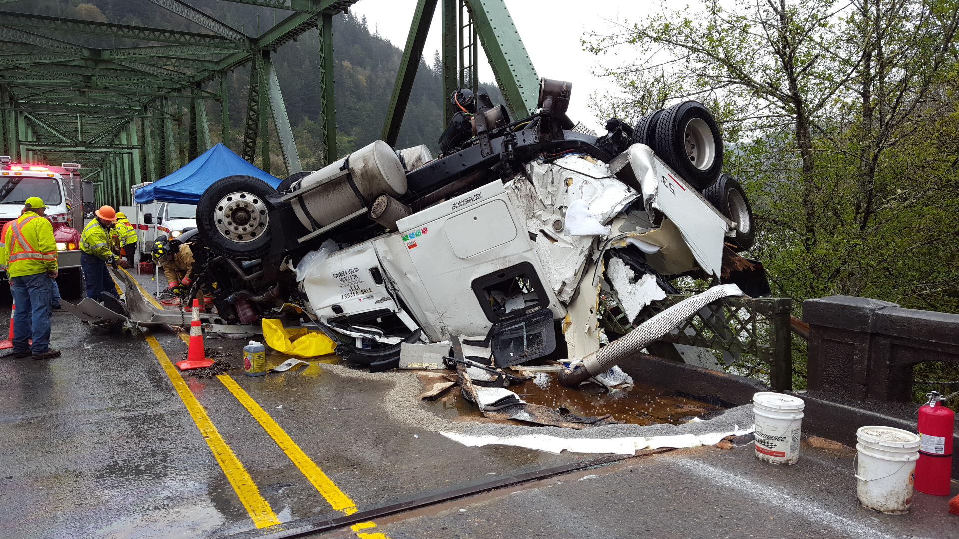 Scottsburg Bridge crash close